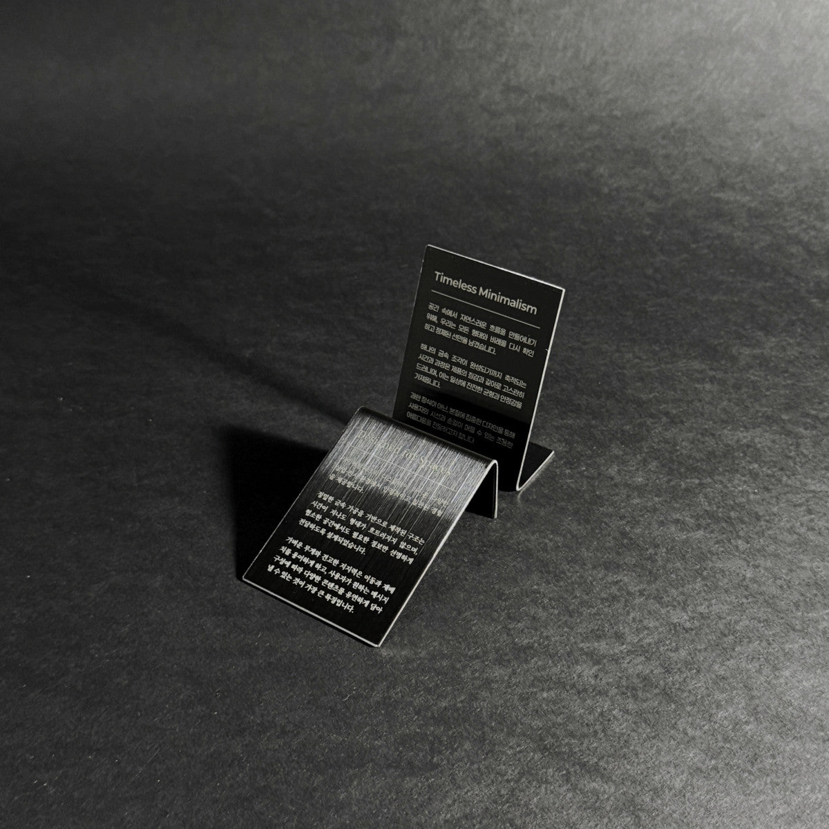 스탠드형 L타입 메탈 각인 POP 블랙 세로 M 사이즈 제품 이미지