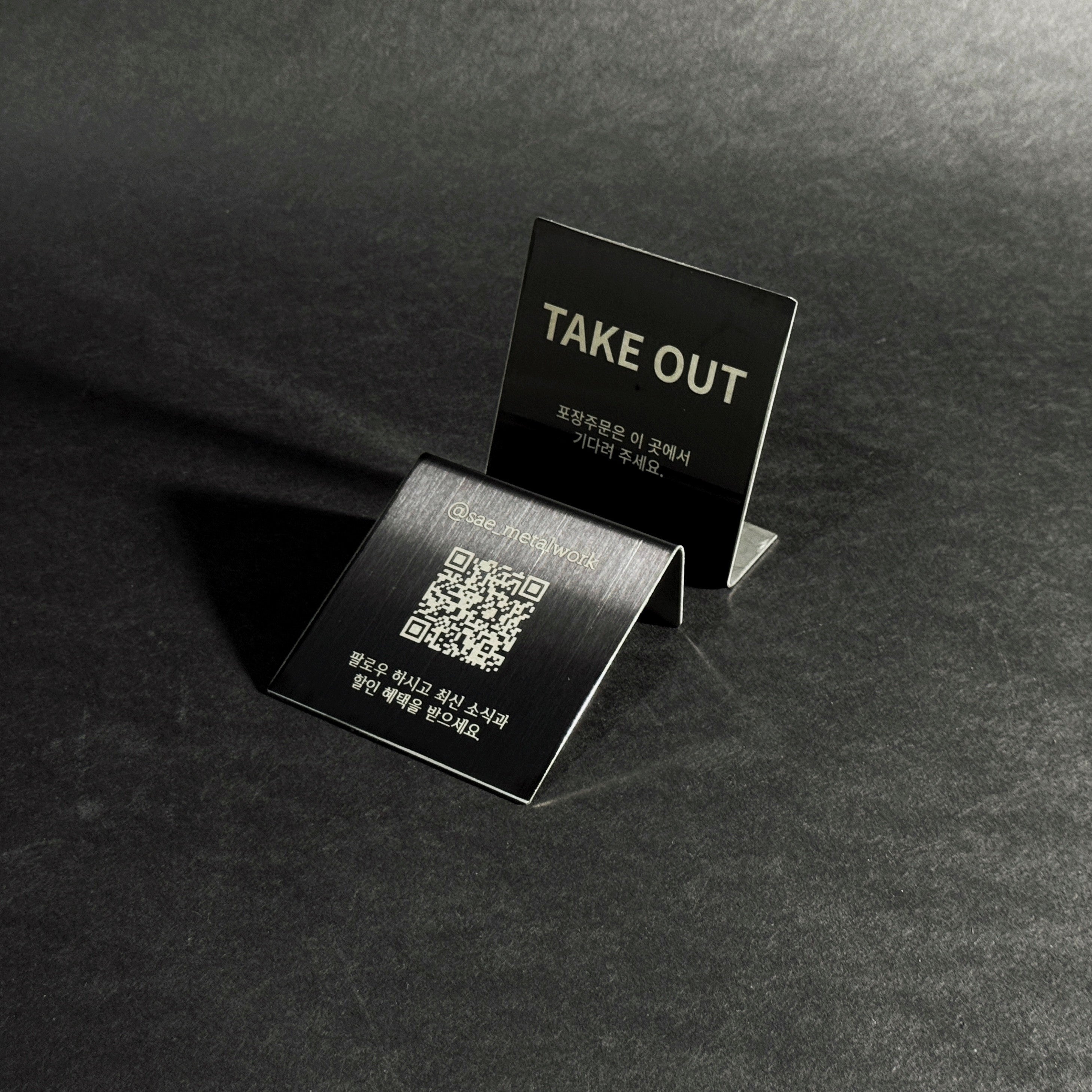 스탠드형 L타입 메탈 각인 POP 블랙 세로 M 와이드 사이즈 제품 이미지