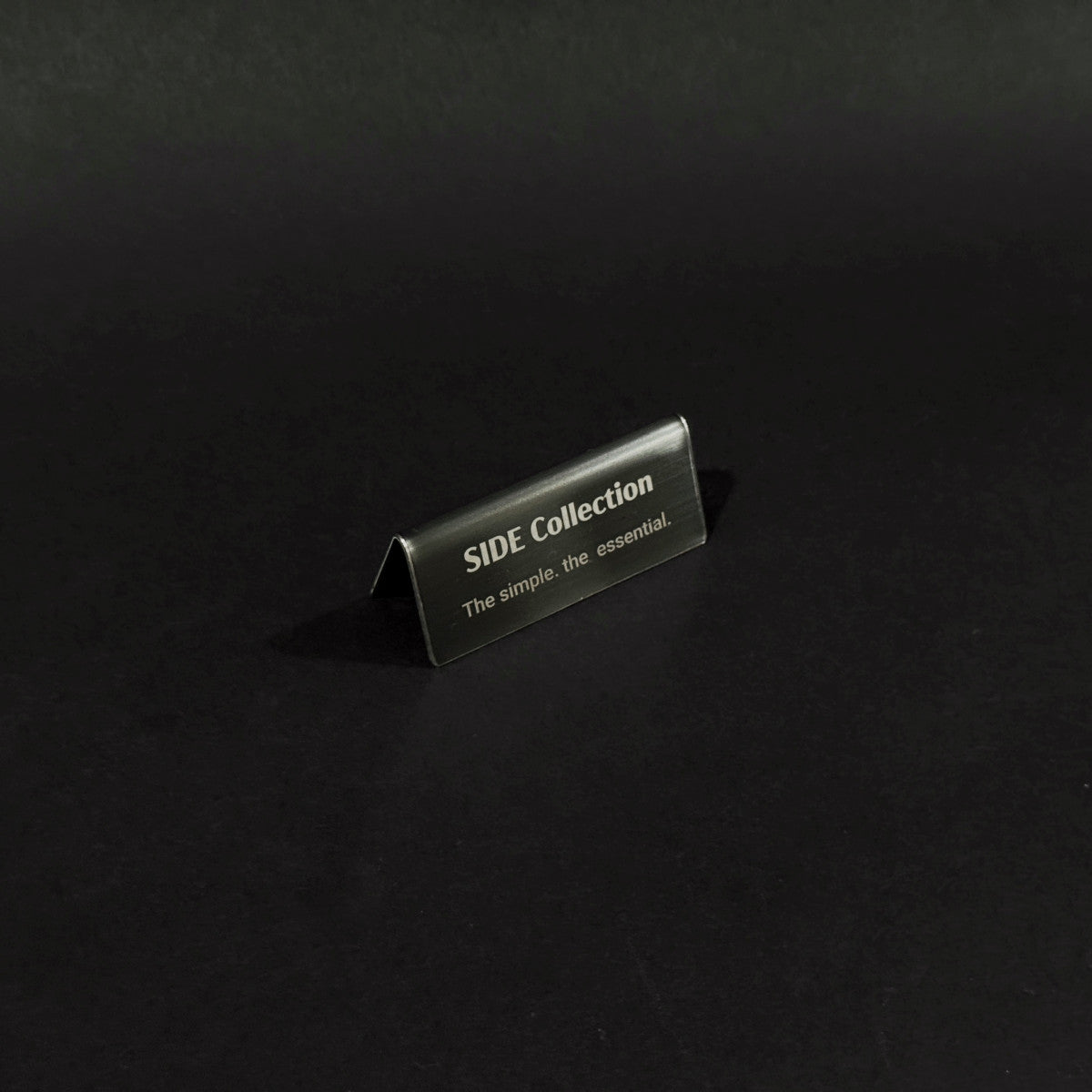 Stainless steel table tent POP plate, black, 70×25×30mm
