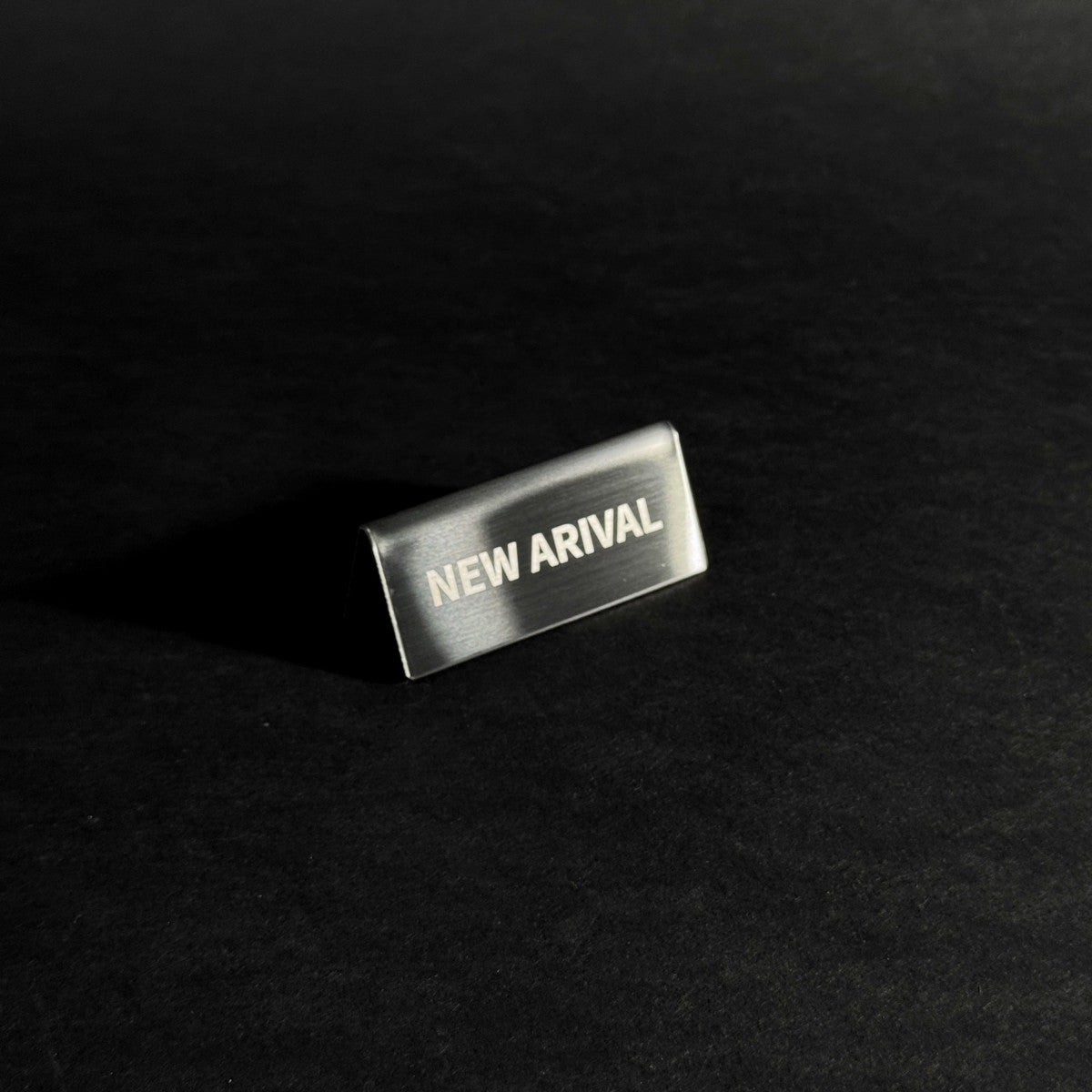 스탠드형 A타입 메탈 각인 POP 블랙 S 사이즈 제품 이미지
