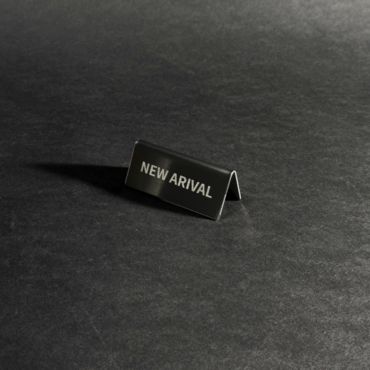 스탠드형 A타입 메탈 각인 POP 블랙 S 사이즈 제품 이미지
